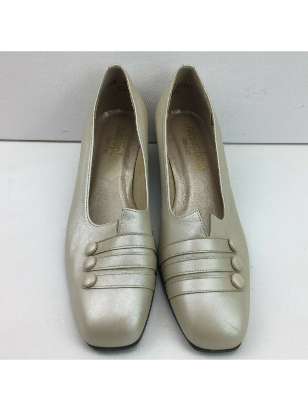 California Magdesians Womens Beige Leather Slip-On Shoes Pumps Heels Size 8.5
